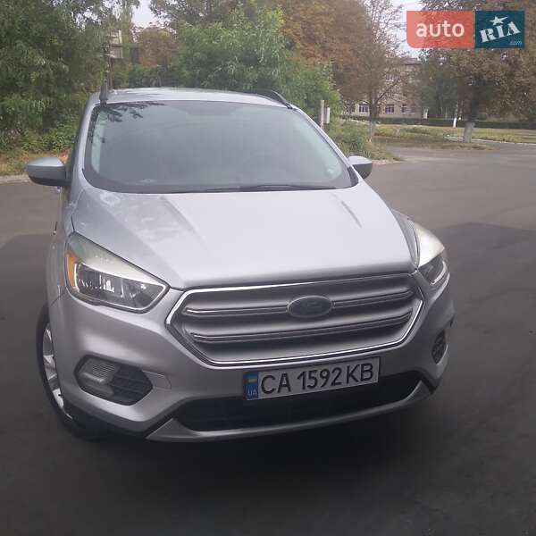 Внедорожник / Кроссовер Ford Escape 2017 в Золотоноше