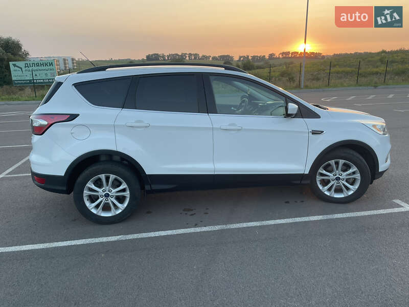 Позашляховик / Кросовер Ford Escape 2017 в Рівному