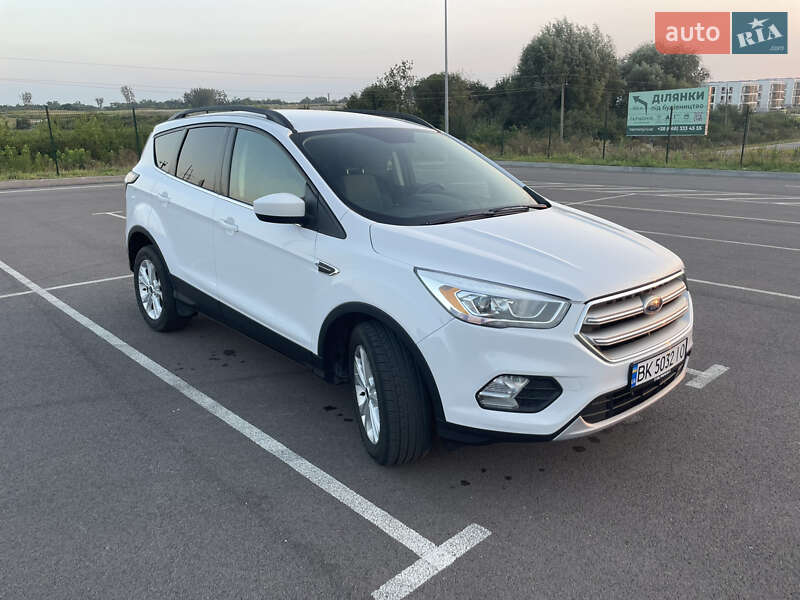 Позашляховик / Кросовер Ford Escape 2017 в Рівному