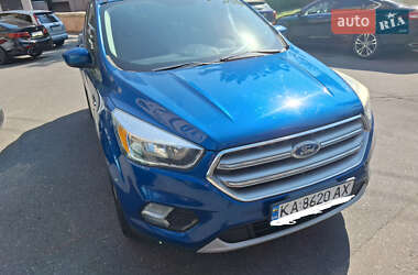 Внедорожник / Кроссовер Ford Escape 2016 в 