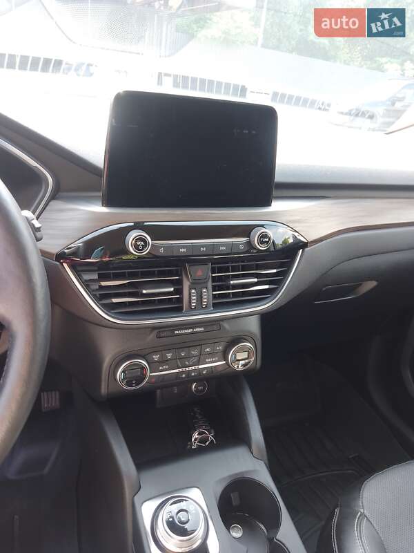 Внедорожник / Кроссовер Ford Escape 2019 в Ужгороде