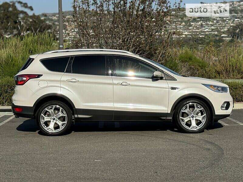 Внедорожник / Кроссовер Ford Escape 2017 в Львове