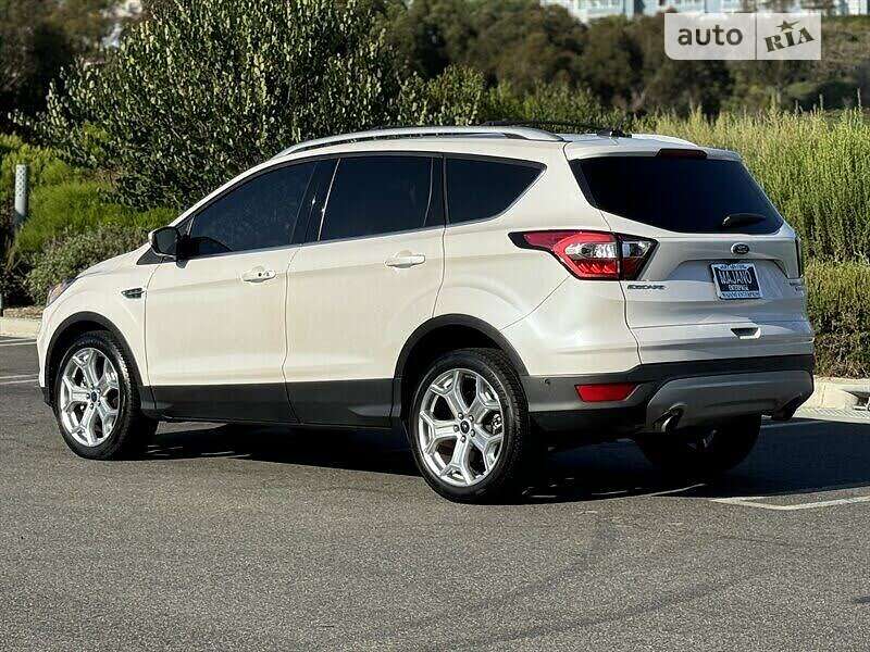 Внедорожник / Кроссовер Ford Escape 2017 в Львове