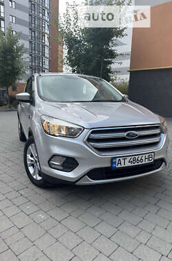 Внедорожник / Кроссовер Ford Escape 2016 в Ивано-Франковске