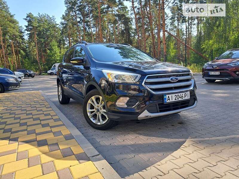 Внедорожник / Кроссовер Ford Escape 2016 в Гостомеле