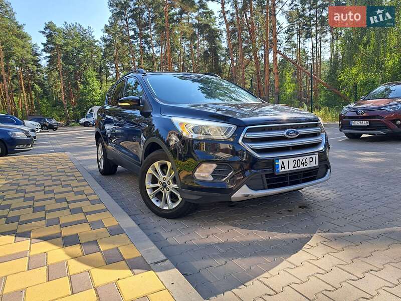Внедорожник / Кроссовер Ford Escape 2016 в Гостомеле