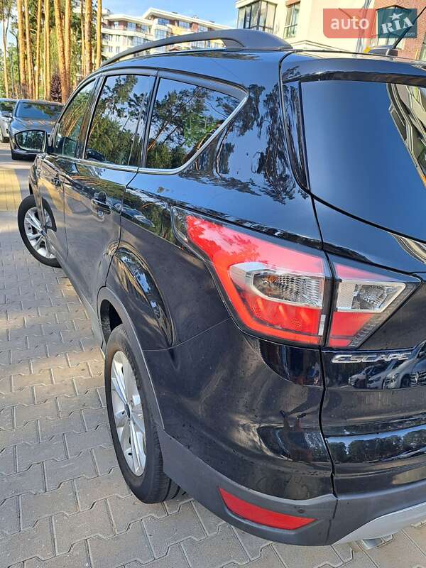 Внедорожник / Кроссовер Ford Escape 2016 в Гостомеле
