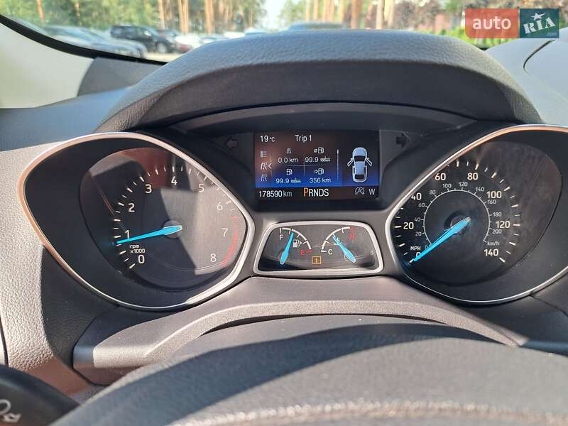 Внедорожник / Кроссовер Ford Escape 2016 в Гостомеле
