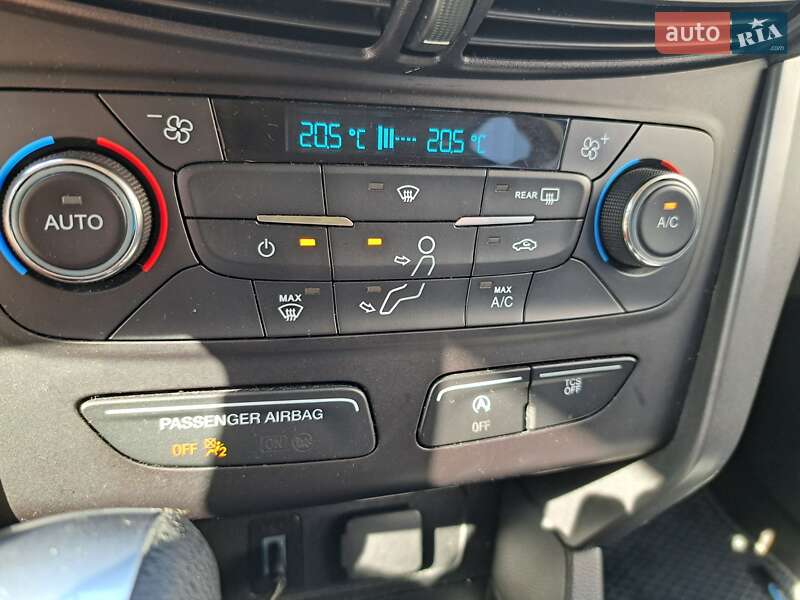 Внедорожник / Кроссовер Ford Escape 2016 в Гостомеле