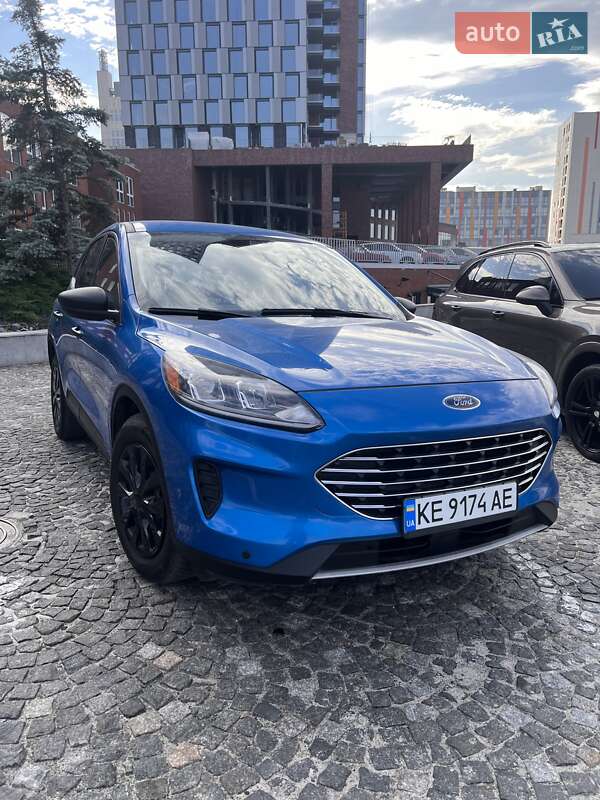 Внедорожник / Кроссовер Ford Escape 2020 в 
