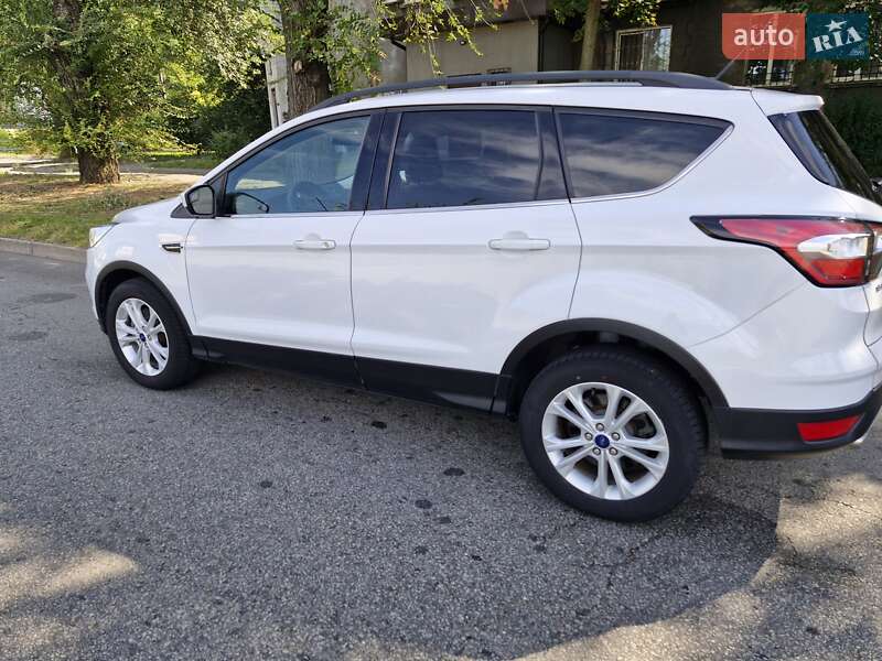 Внедорожник / Кроссовер Ford Escape 2017 в Запорожье
