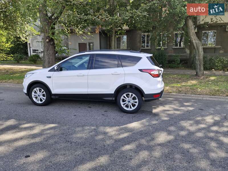 Внедорожник / Кроссовер Ford Escape 2017 в Запорожье