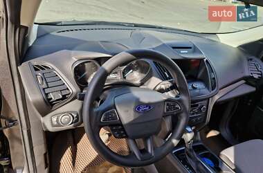 Внедорожник / Кроссовер Ford Escape 2017 в 