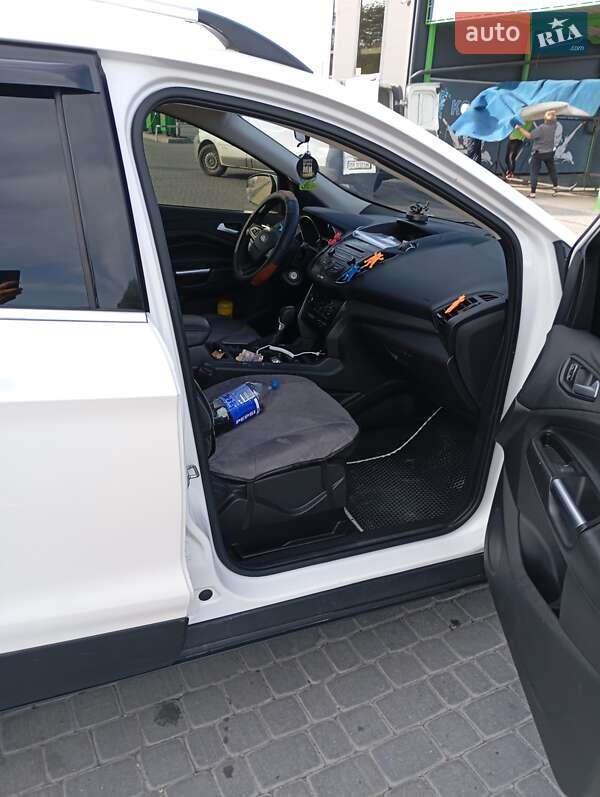 Внедорожник / Кроссовер Ford Escape 2017 в Каменец-Подольском