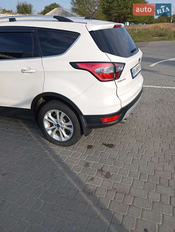 Внедорожник / Кроссовер Ford Escape 2017 в Каменец-Подольском