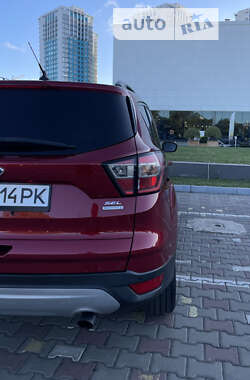Внедорожник / Кроссовер Ford Escape 2018 в 