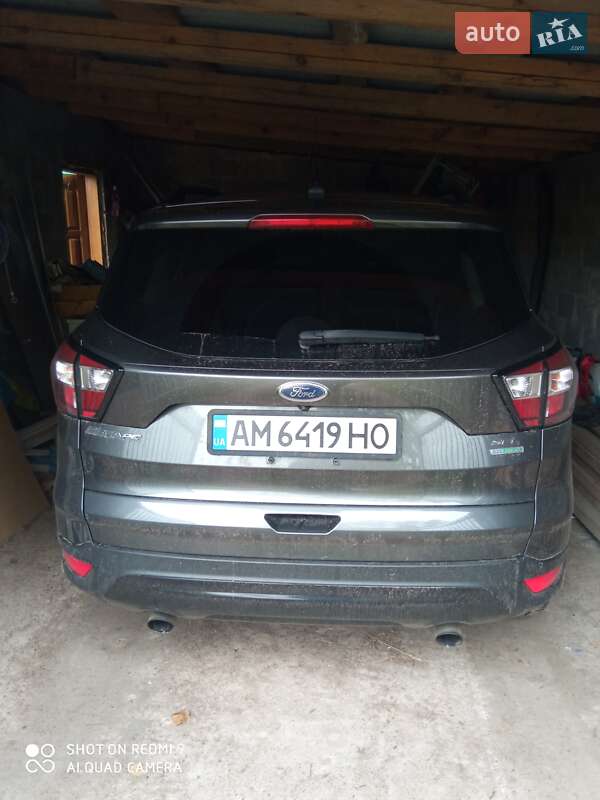 Внедорожник / Кроссовер Ford Escape 2018 в Овруче