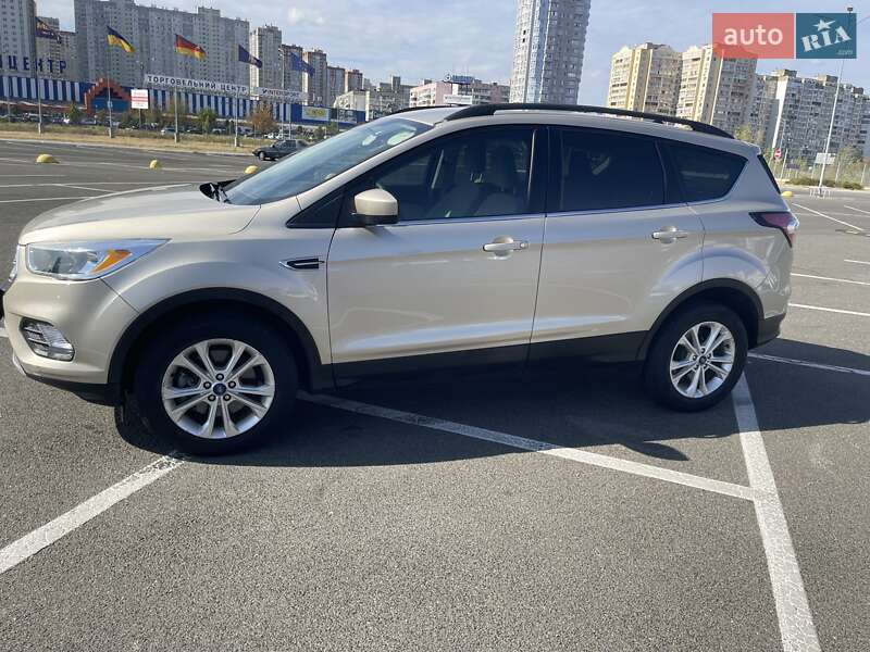 Внедорожник / Кроссовер Ford Escape 2018 в Киеве