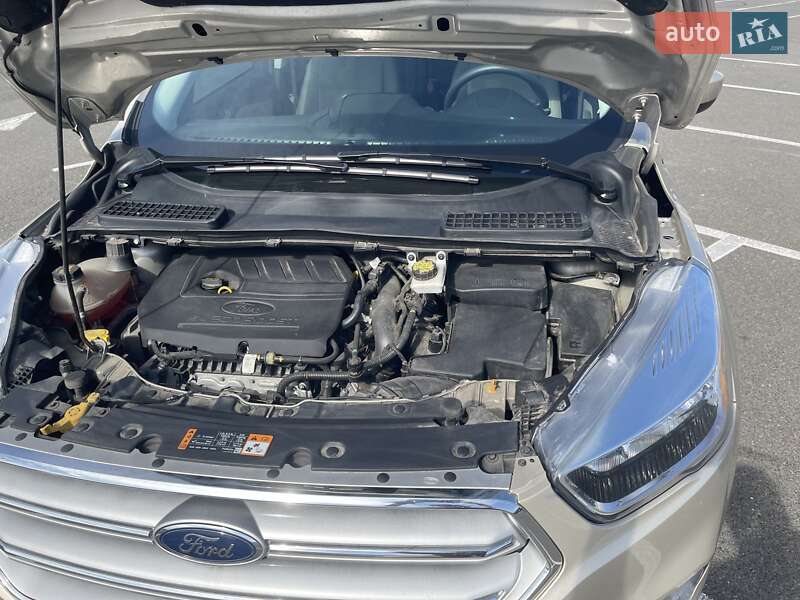 Внедорожник / Кроссовер Ford Escape 2018 в Киеве