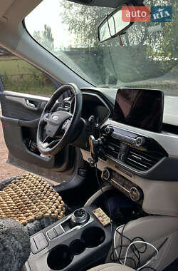 Позашляховик / Кросовер Ford Escape 2021 в Нововолинську