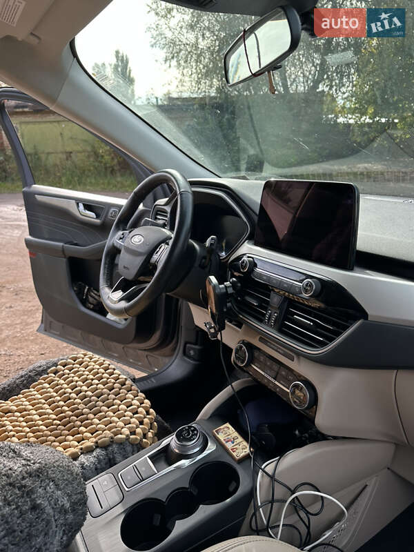 Позашляховик / Кросовер Ford Escape 2021 в Нововолинську