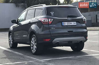 Внедорожник / Кроссовер Ford Escape 2018 в 