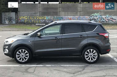 Внедорожник / Кроссовер Ford Escape 2018 в 