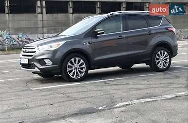 Внедорожник / Кроссовер Ford Escape 2018 в 