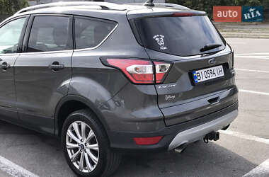 Внедорожник / Кроссовер Ford Escape 2018 в 