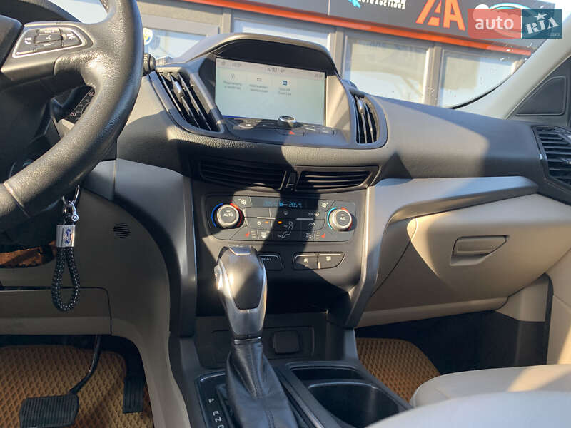 Внедорожник / Кроссовер Ford Escape 2017 в Львове