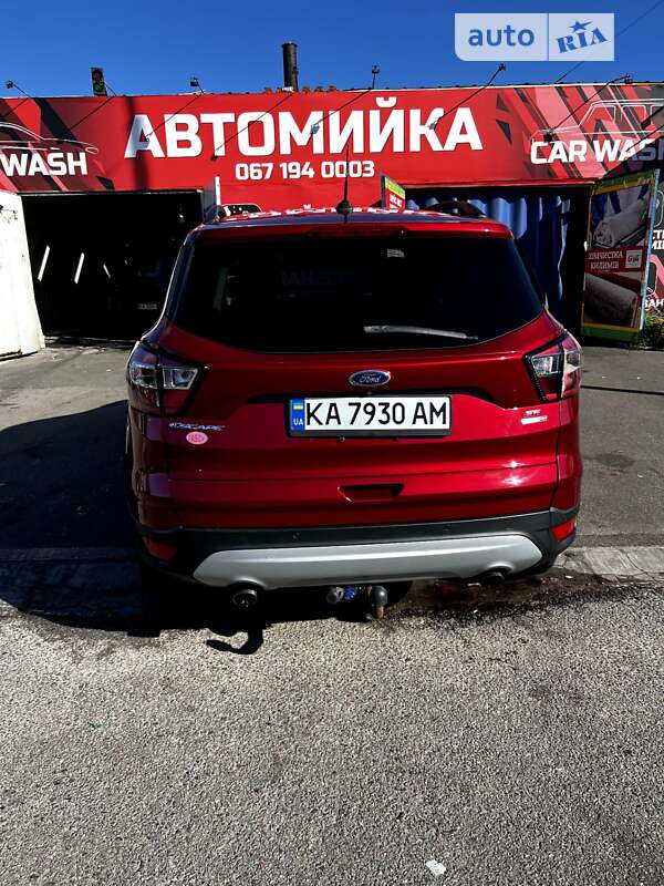 Позашляховик / Кросовер Ford Escape 2017 в Києві