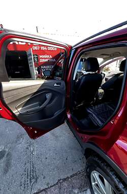 Внедорожник / Кроссовер Ford Escape 2017 в 
