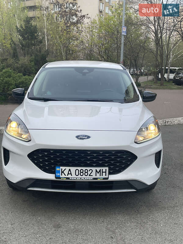 Внедорожник / Кроссовер Ford Escape 2020 в Киеве