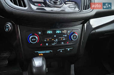 Внедорожник / Кроссовер Ford Escape 2017 в 