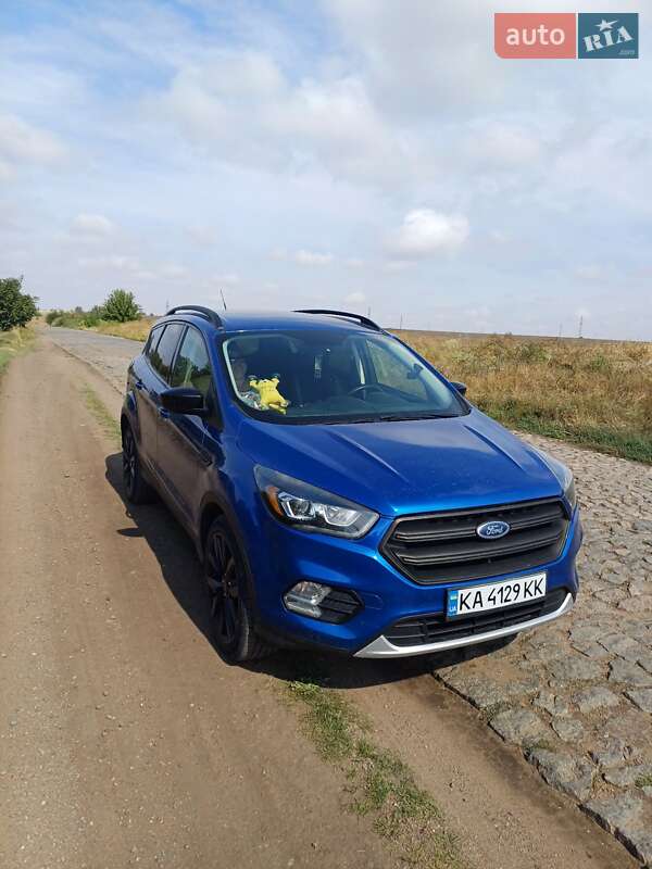 Позашляховик / Кросовер Ford Escape 2017 в Первомайську