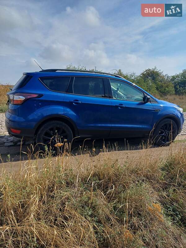 Позашляховик / Кросовер Ford Escape 2017 в Первомайську