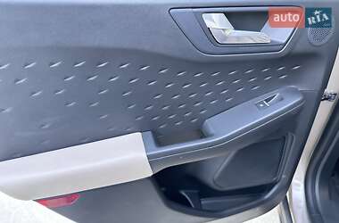Внедорожник / Кроссовер Ford Escape 2020 в 