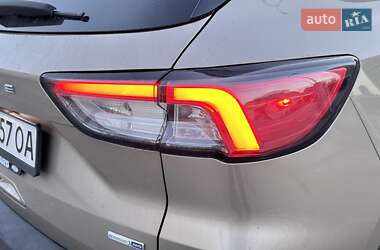 Внедорожник / Кроссовер Ford Escape 2020 в 