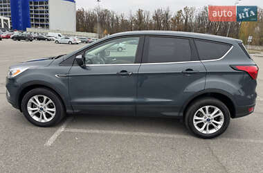 Внедорожник / Кроссовер Ford Escape 2018 в 