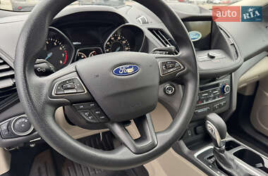 Внедорожник / Кроссовер Ford Escape 2018 в 