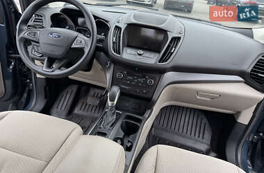Внедорожник / Кроссовер Ford Escape 2018 в 