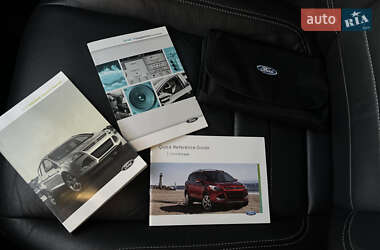 Внедорожник / Кроссовер Ford Escape 2015 в 
