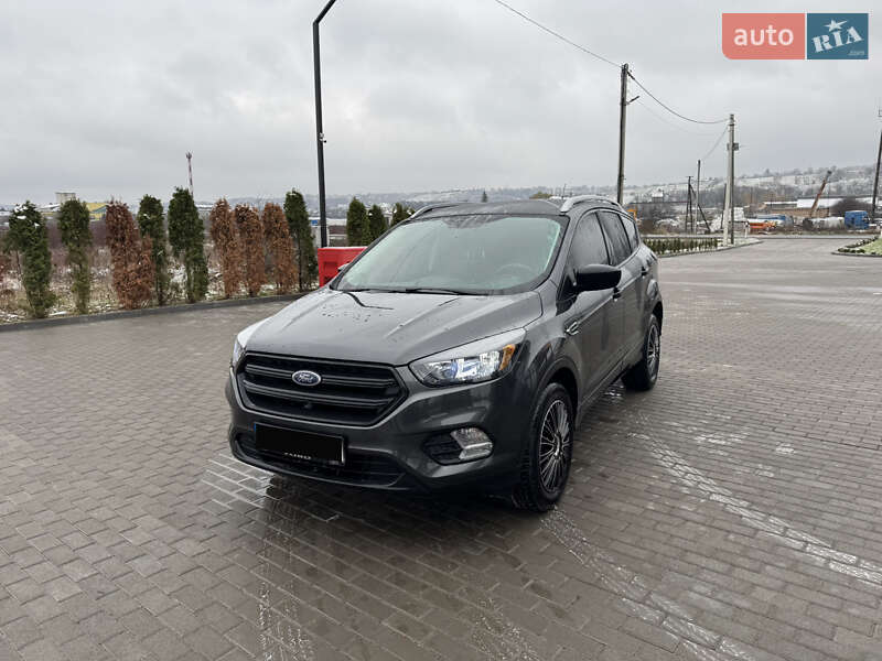 Позашляховик / Кросовер Ford Escape 2018 в Буську