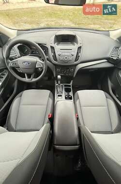 Внедорожник / Кроссовер Ford Escape 2016 в 