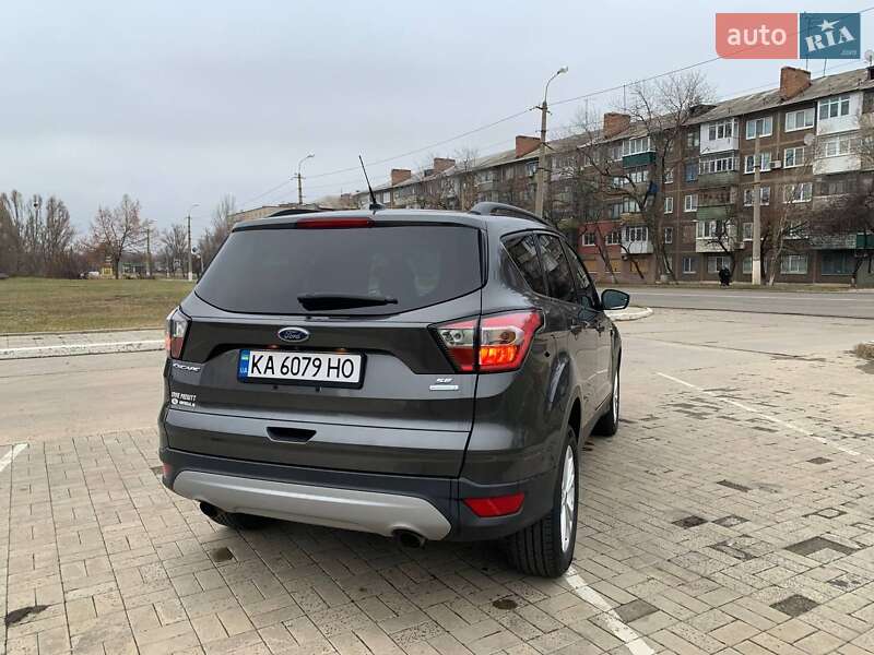 Внедорожник / Кроссовер Ford Escape 2017 в Каменец-Подольском