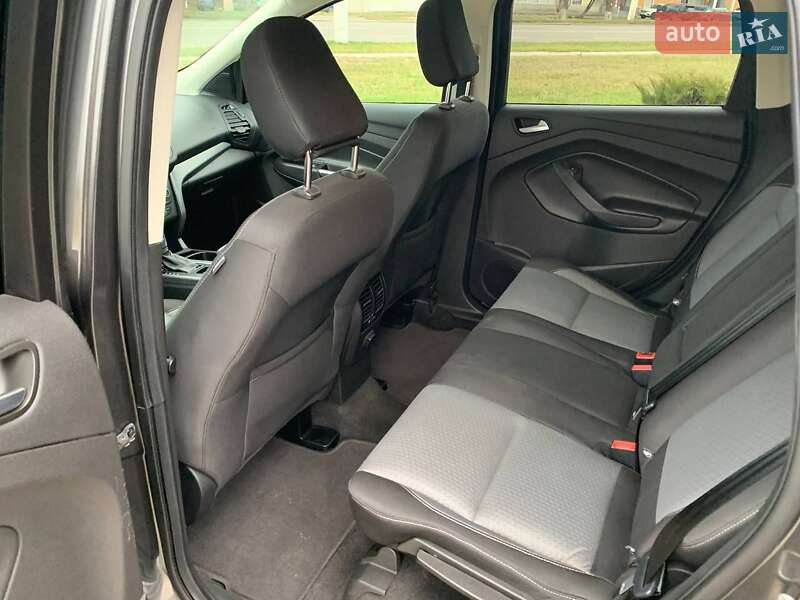 Внедорожник / Кроссовер Ford Escape 2017 в Каменец-Подольском