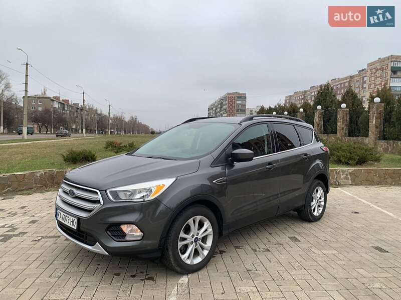 Внедорожник / Кроссовер Ford Escape 2017 в Каменец-Подольском