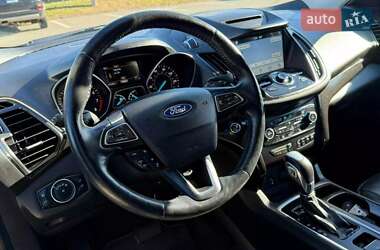 Внедорожник / Кроссовер Ford Escape 2019 в 