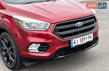 Внедорожник / Кроссовер Ford Escape 2016 в 