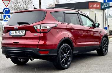 Внедорожник / Кроссовер Ford Escape 2016 в 